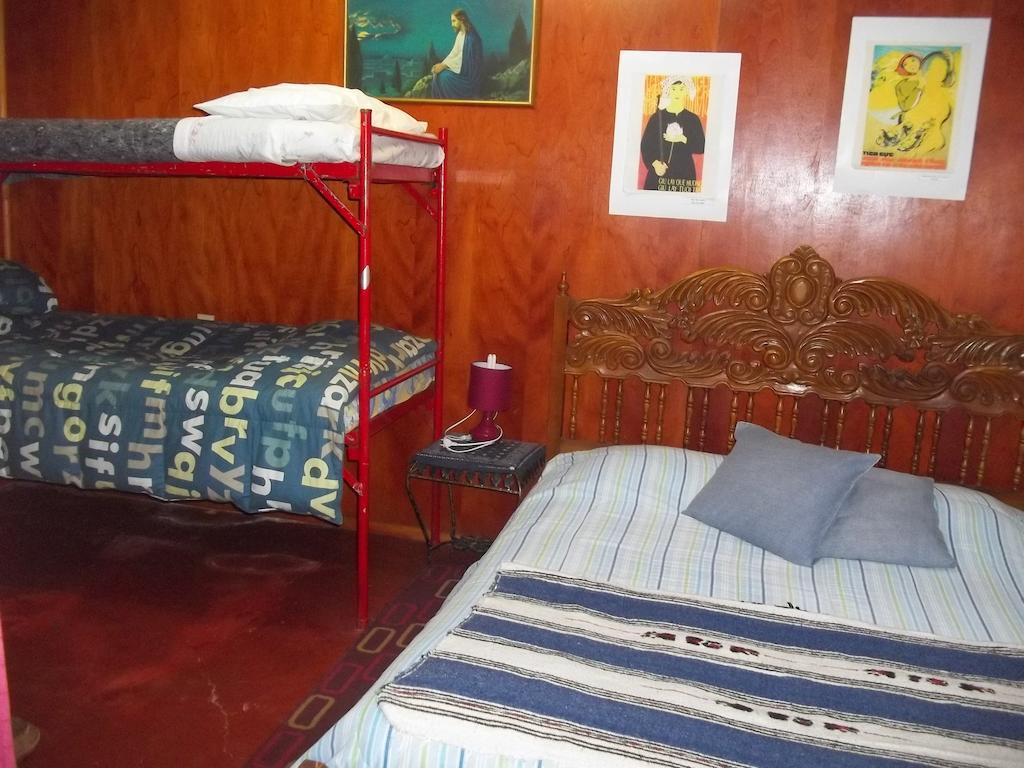 Hostal Armando Bed & Breakfast Valparaíso Oda fotoğraf